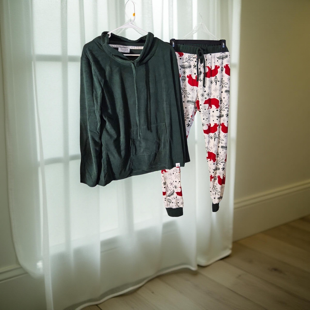 NWT Size Lg BearPaw Kids Pajama Set - Green, Red and White